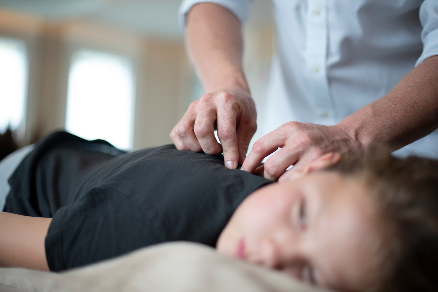 Rolfing vs. Osteopathie: Unterschiede und Synergien